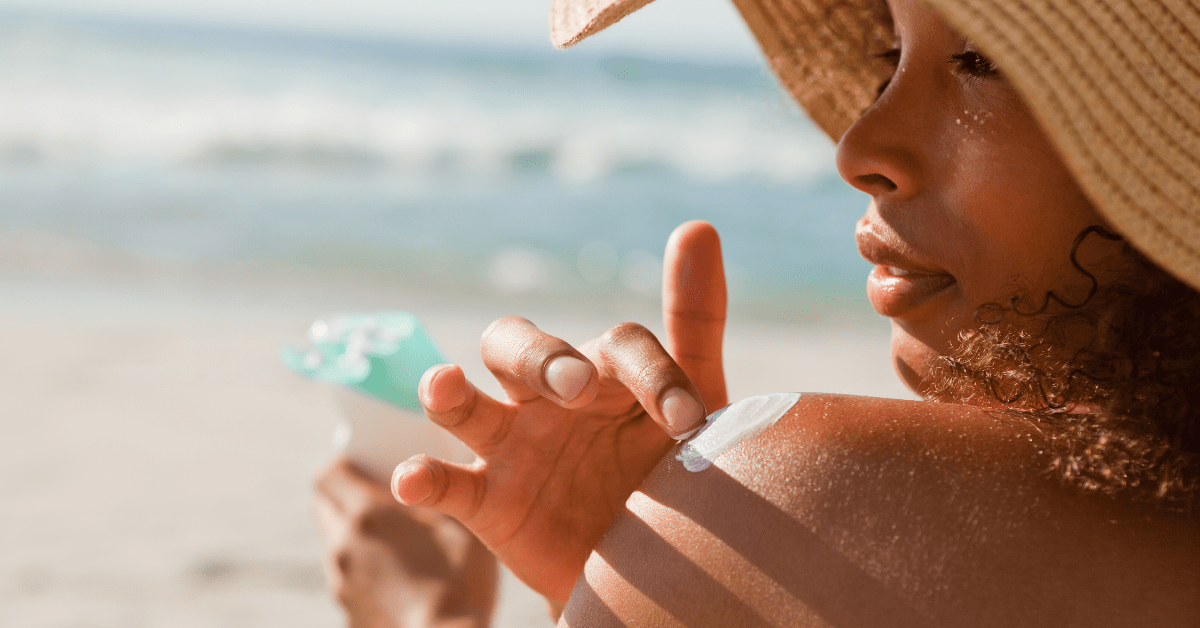 how to apply sunscreen effectively thumb