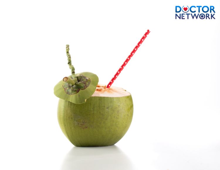 sot-uong-nuoc-dua-duoc-khong-1 Is Coconut Water Good for Fever